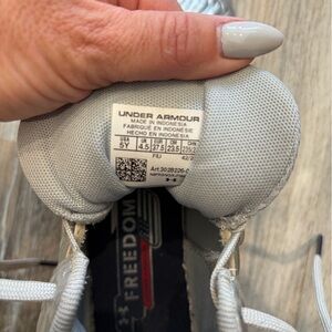 Under Armour Boys' Spotlight Hammer Jr. USA Football Cleats